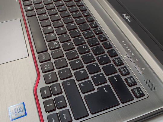 Notebook-Fujitsu-LifeBook-E746-1