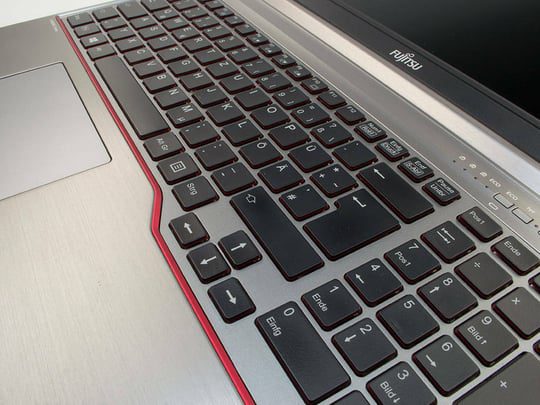 Notebook-Fujitsu-LifeBook-E756-2