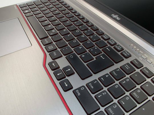 Notebook-Fujitsu-LifeBook-E756-2